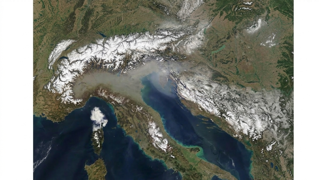 Immagine satellitare NASA della Pianura Padana con cappa di smog visibile